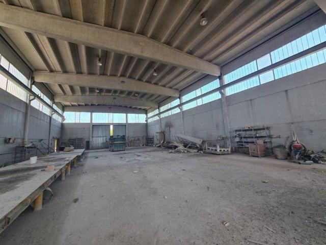 Locale Commerciale in vendita a Pratofontana, Reggio Emilia