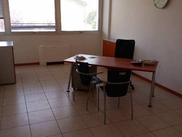Locale Commerciale in vendita a Re, Reggio Emilia