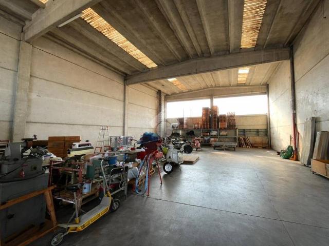 Locale Commerciale in vendita a Zona Industriale Mancasale, Reggio Emilia