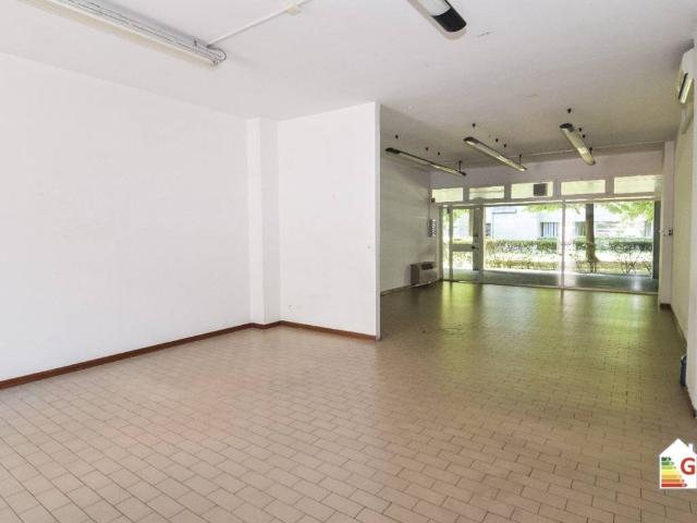 Locale Commerciale in vendita a Pappagnocca, Re