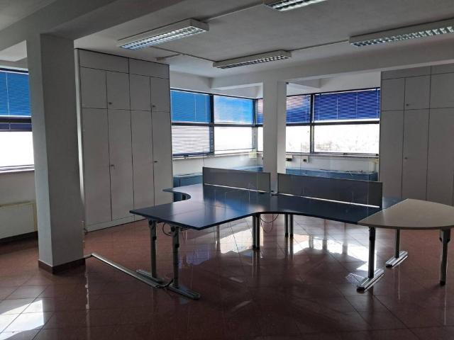 Locale Commerciale in vendita a Gardenia, Re