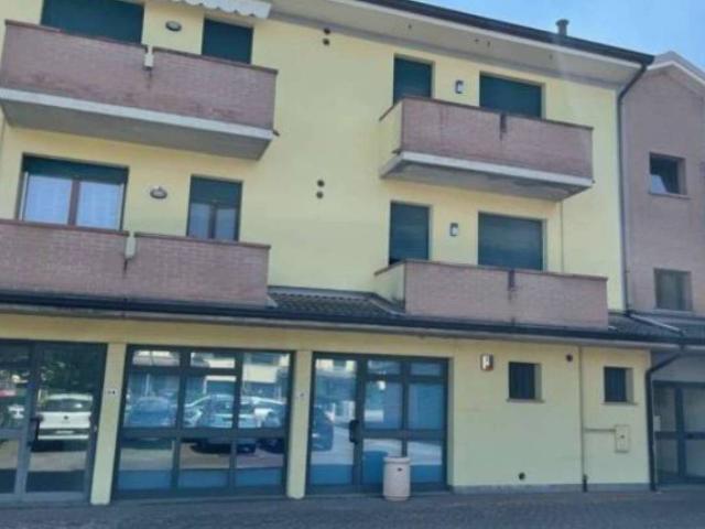 Locale Commerciale in vendita a Bassa Reggiana, Re