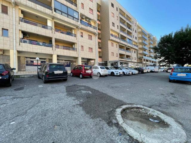 Locale Commerciale in vendita a Calabria, Cosenza