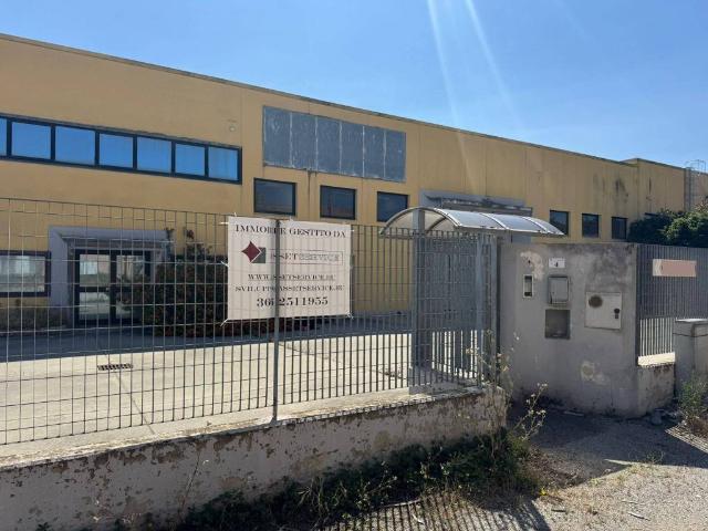 Locale Commerciale in vendita a Calabria, Cosenza