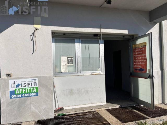 Locale Commerciale in vendita a Calabria, Cosenza