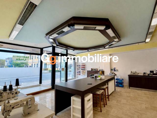 Locale Commerciale in vendita a Resana, Veneto