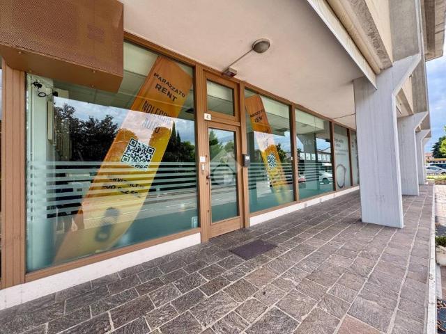 Locale Commerciale in vendita a Resana, Veneto
