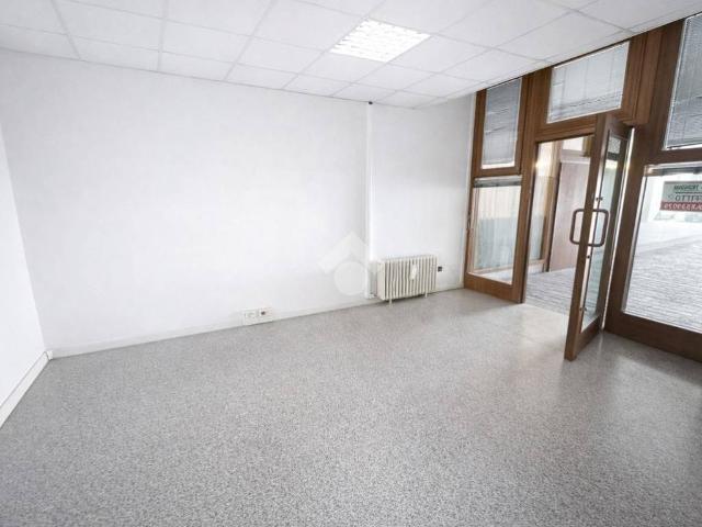 Locale Commerciale in vendita a Resana, Veneto