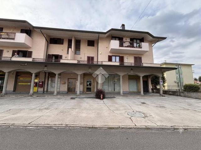 Locale Commerciale in vendita a Rescaldina, Lombardia