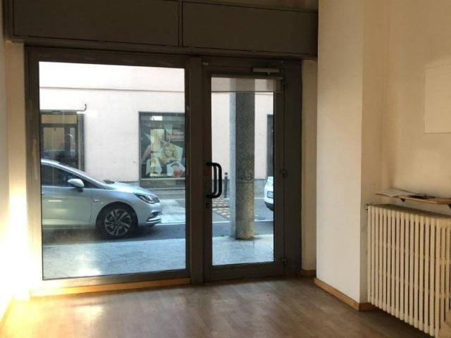 Locale Commerciale in vendita a Rescaldina, Lombardia