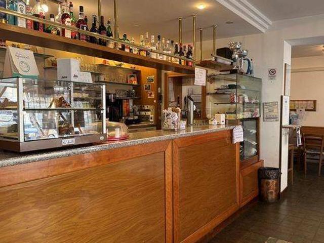 Locale Commerciale in vendita a Revine Lago