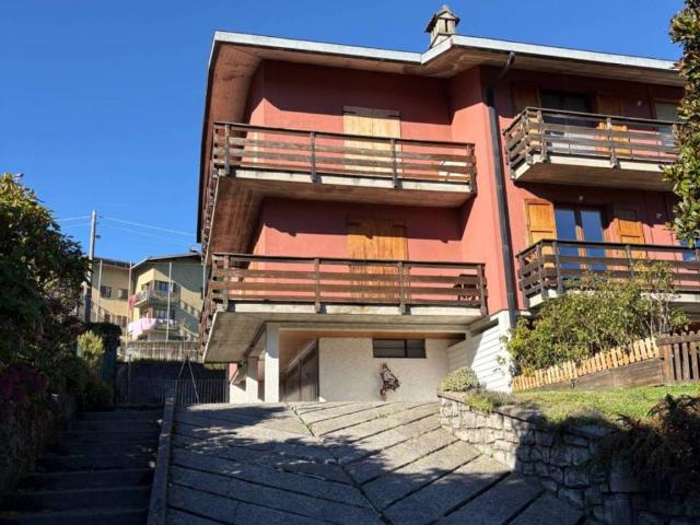 Appartamento in vendita a Rezzago, Lombardia