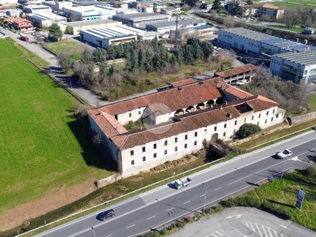 Locale Commerciale in vendita a Rezzato, Lombardia