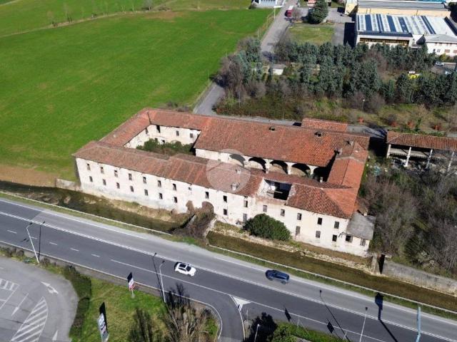 Locale Commerciale in vendita a Rezzato, Brescia