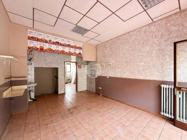 Locale Commerciale in vendita a Rezzato, Lombardia