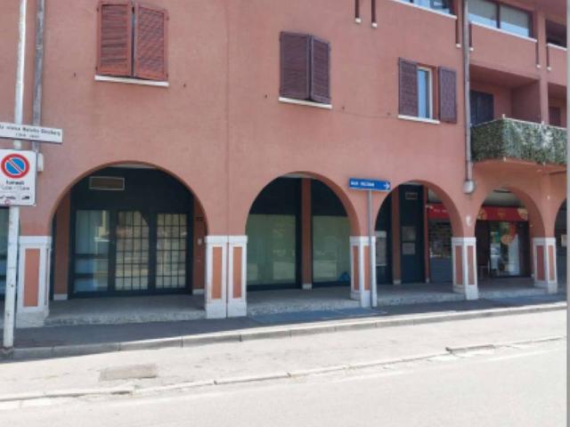 Locale Commerciale in vendita a Rezzato, Lombardia