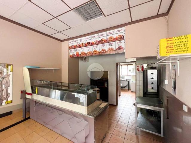 Locale Commerciale in vendita a Rezzato, Lombardia