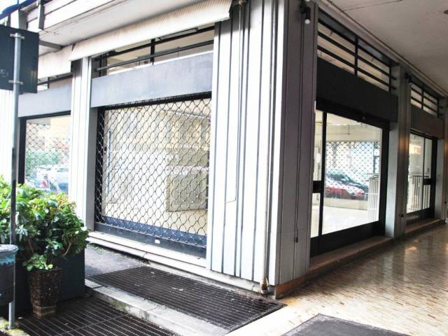 Locale Commerciale in vendita a San Giovanni, Rho