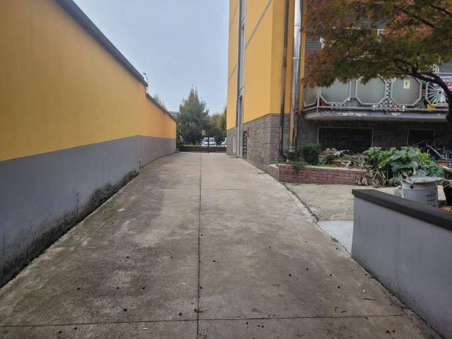 Locale Commerciale in vendita a San Pietro, Rho