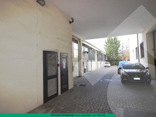 Locale Commerciale in vendita a Lucernate, Rho