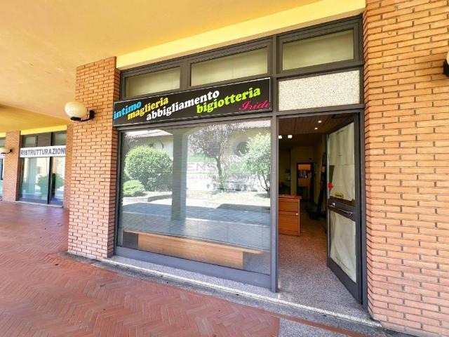 Locale Commerciale in vendita a Rho, Lombardia