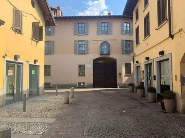 Locale Commerciale in vendita a Lucernate, Rho