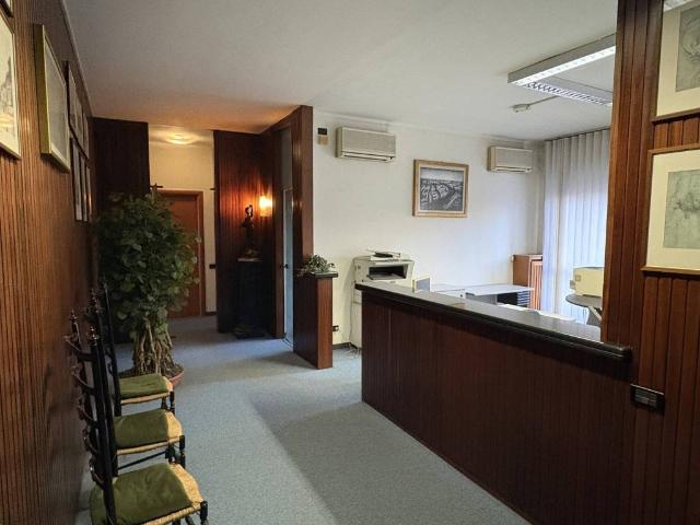 Locale Commerciale in vendita a San Giovanni, Rho