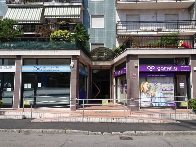 Locale Commerciale in vendita a Lucernate, Rho
