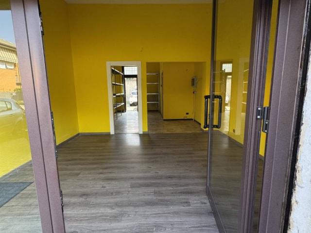 Locale Commerciale in vendita a San Paolo-Capuana, Rho