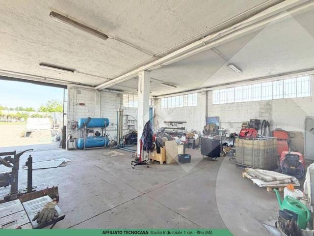 Locale Commerciale in vendita a Rho, Lombardia