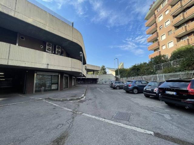 Locale Commerciale in vendita a Cascina Mazzino, Rho