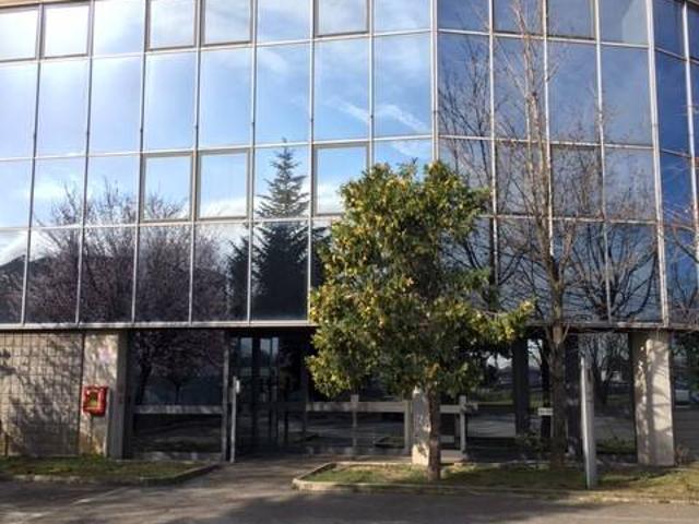 Locale Commerciale in vendita a Rho, Lombardia