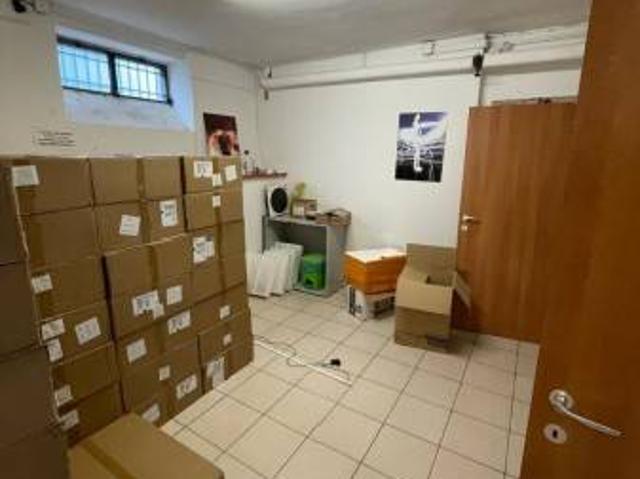 Locale Commerciale in vendita a Lucernate, Rho