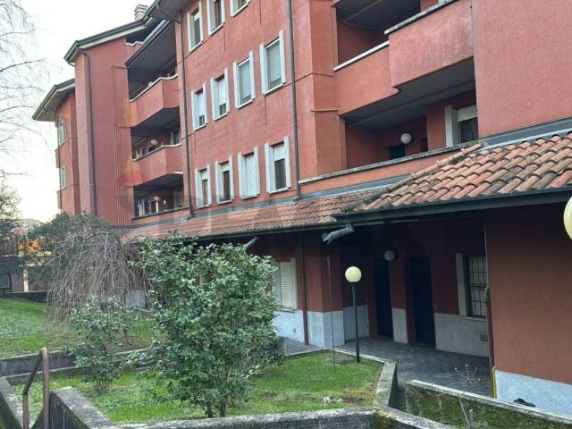 Locale Commerciale in vendita a Lucernate, Rho