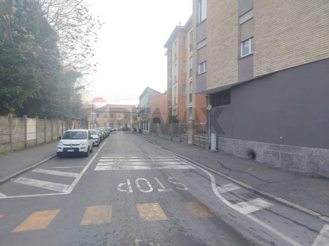 Locale Commerciale in vendita a Lucernate, Rho