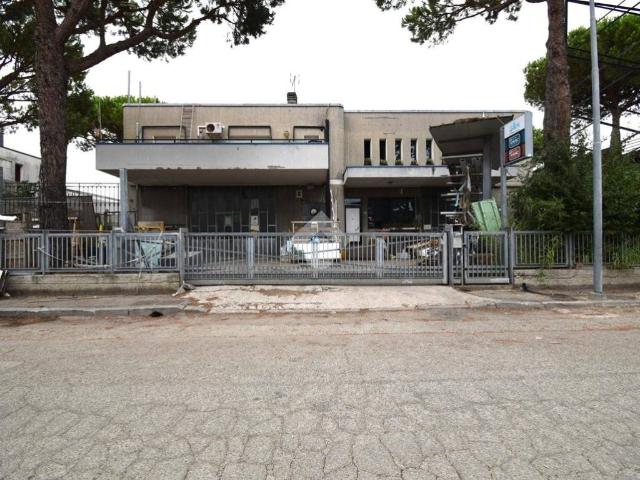 Locale Commerciale in vendita a Riccione, Reggio Emilia