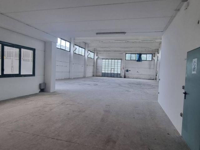 Locale Commerciale in vendita a Riccione, Reggio Emilia