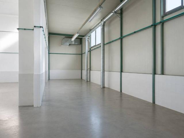 Locale Commerciale in vendita a Riccione, Reggio Emilia