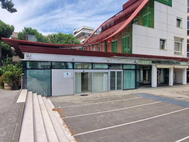 Locale Commerciale in vendita a Riccione, Reggio Emilia