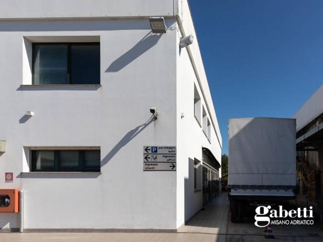 Locale Commerciale in vendita a Riccione, Reggio Emilia