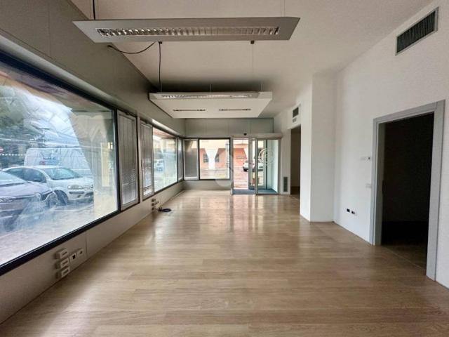 Locale Commerciale in vendita a Fonte, Riese Pio X
