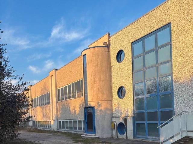 Locale Commerciale in vendita a Fonte, Riese Pio X