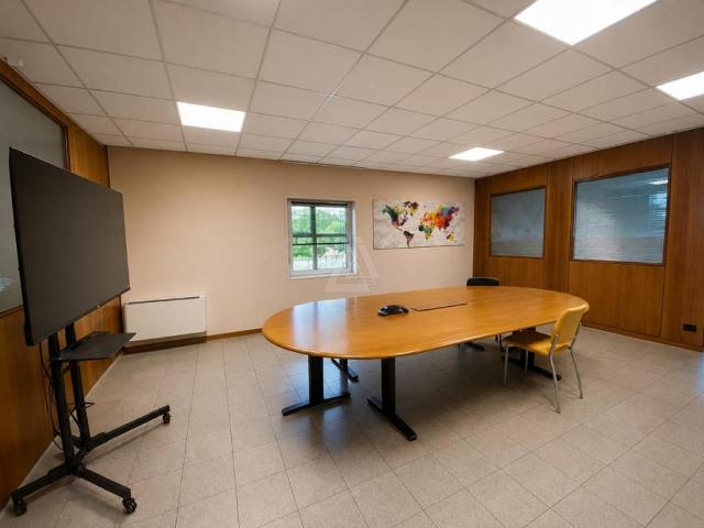 Locale Commerciale in vendita a Riese Pio X, Veneto