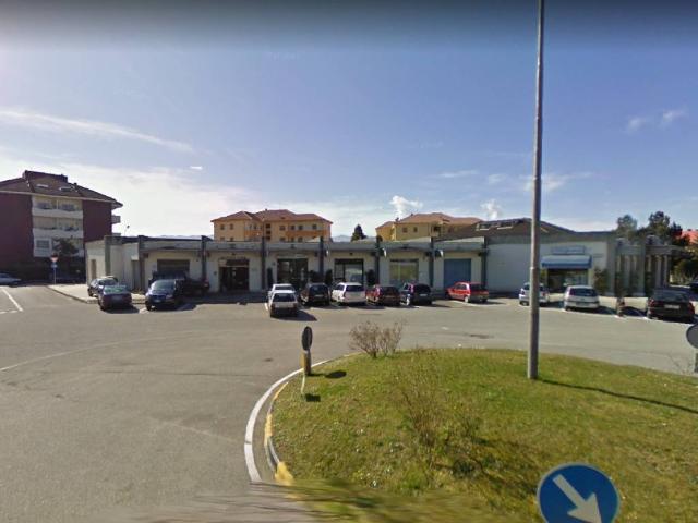 Locale Commerciale in vendita a Madonna del Cuore, Rieti