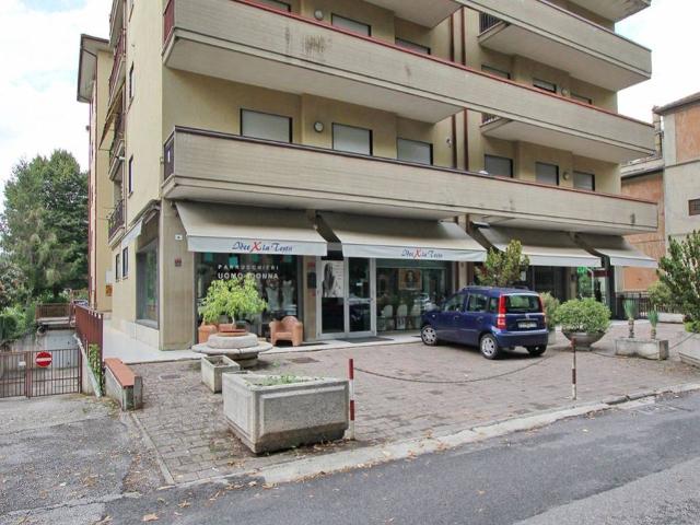 Locale Commerciale in vendita a Regina Pacis, Rieti