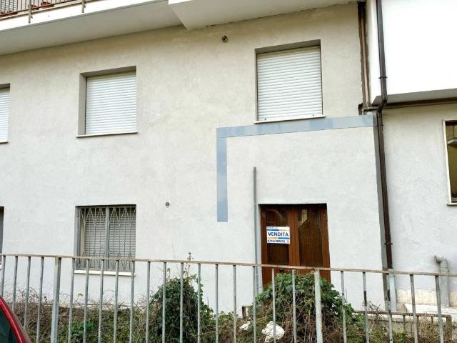 Locale Commerciale in vendita a Città Giardino, Rieti