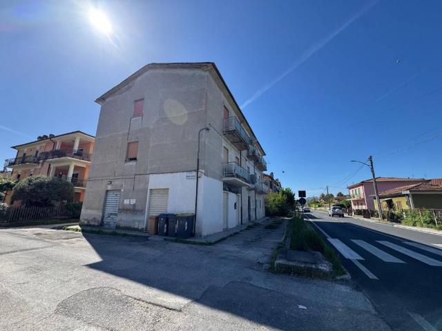 Locale Commerciale in vendita a Quattro Strade, Rieti