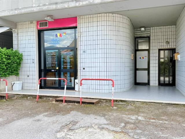Locale Commerciale in vendita a Campoloniano, Rieti