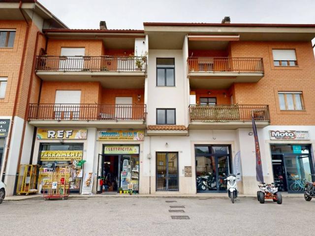 Locale Commerciale in vendita a Quattro Strade, Rieti