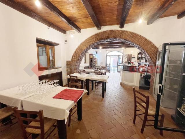 Locale Commerciale in vendita a Regina Pacis, Rieti